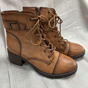 Rampage buckle & tie shirt brown boots